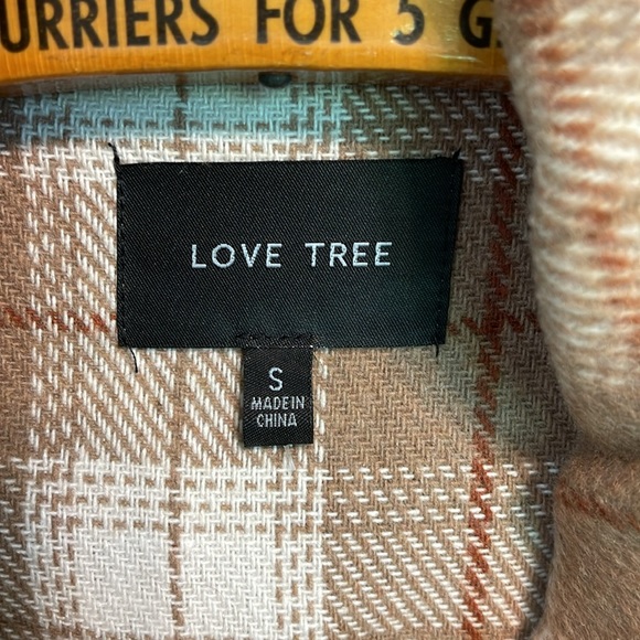 Cute, Like New, Love Tree Short Plaid Shacket Small - Picture 2 of 4